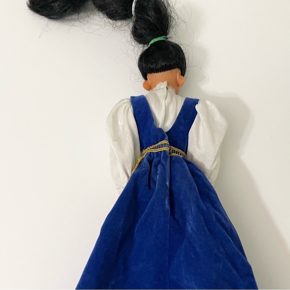 Vintage Aladdin Jasmine Doll in Barbie Icelandic Outfit - Picture 9 of 16